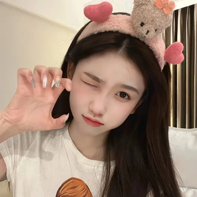 常驻MC被曝录制中途罢录，深夜发布会舞台画面流出